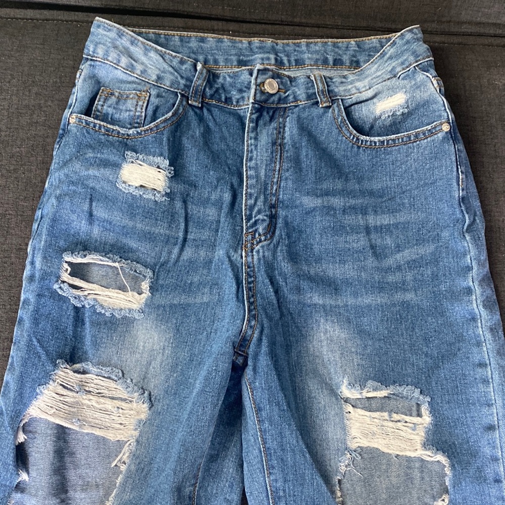 Medium Wash Zipper Fly Ripped Detailed Jeans from Shein (SIZE 8/10)